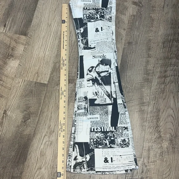 Urban Outfitters BDG NWT Newspaper Print Low Rise Flared Jeans 25 - Picture 8 of 10